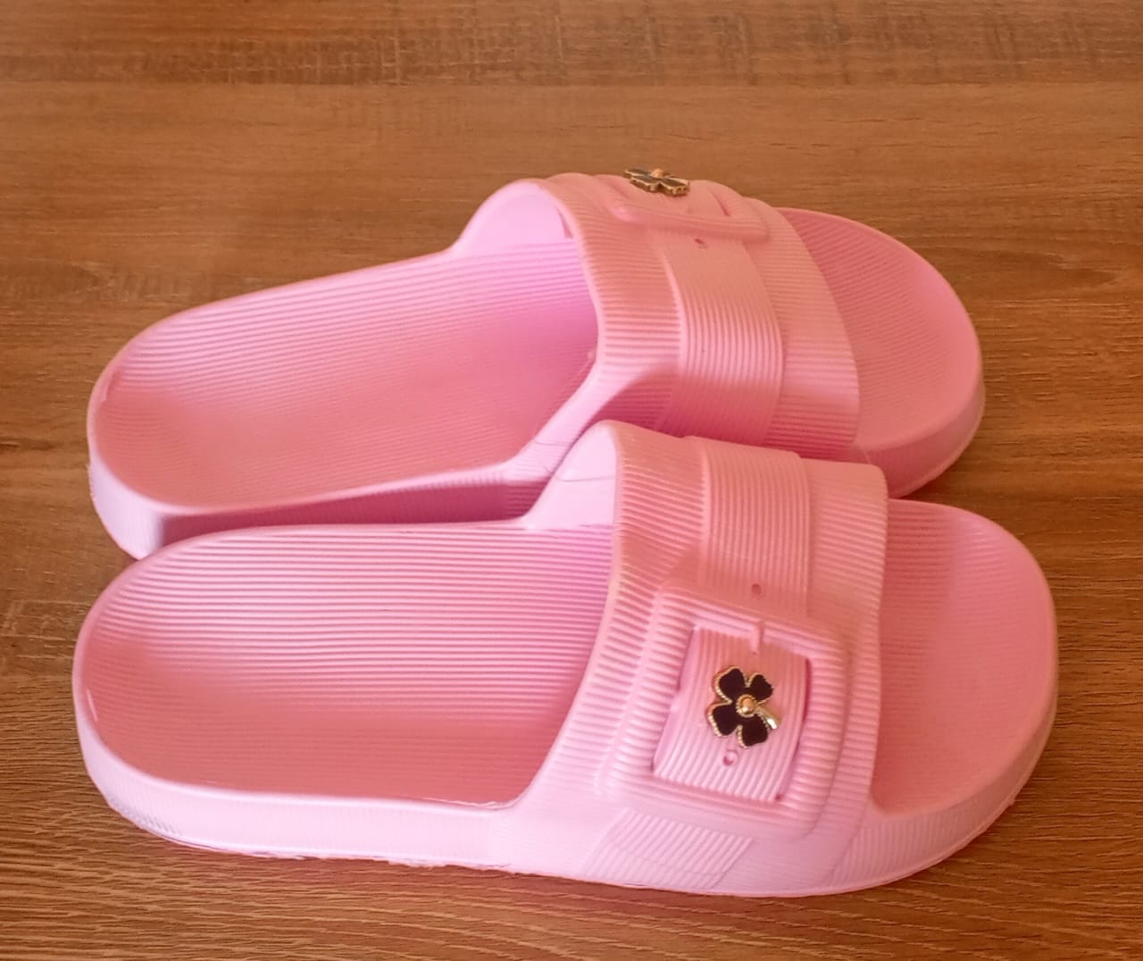 LuxeStep Women's Slides – Black & Pink