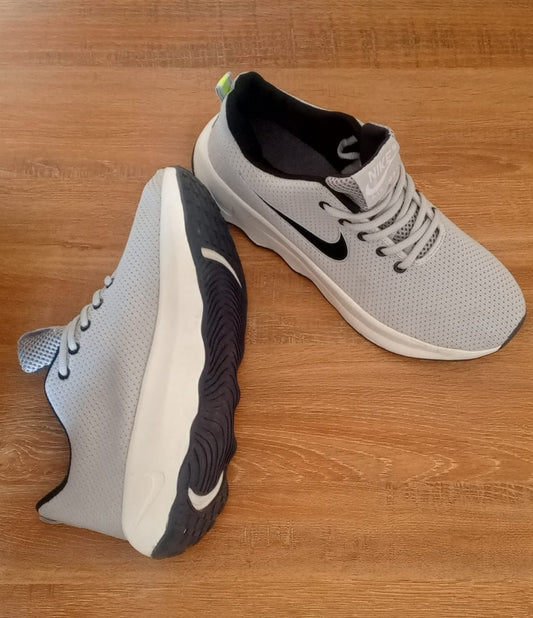 Nike Air Max Men's Sneaker – Grey