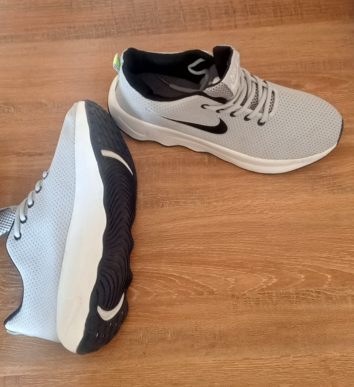 Nike Air Max Men's Sneaker – Grey